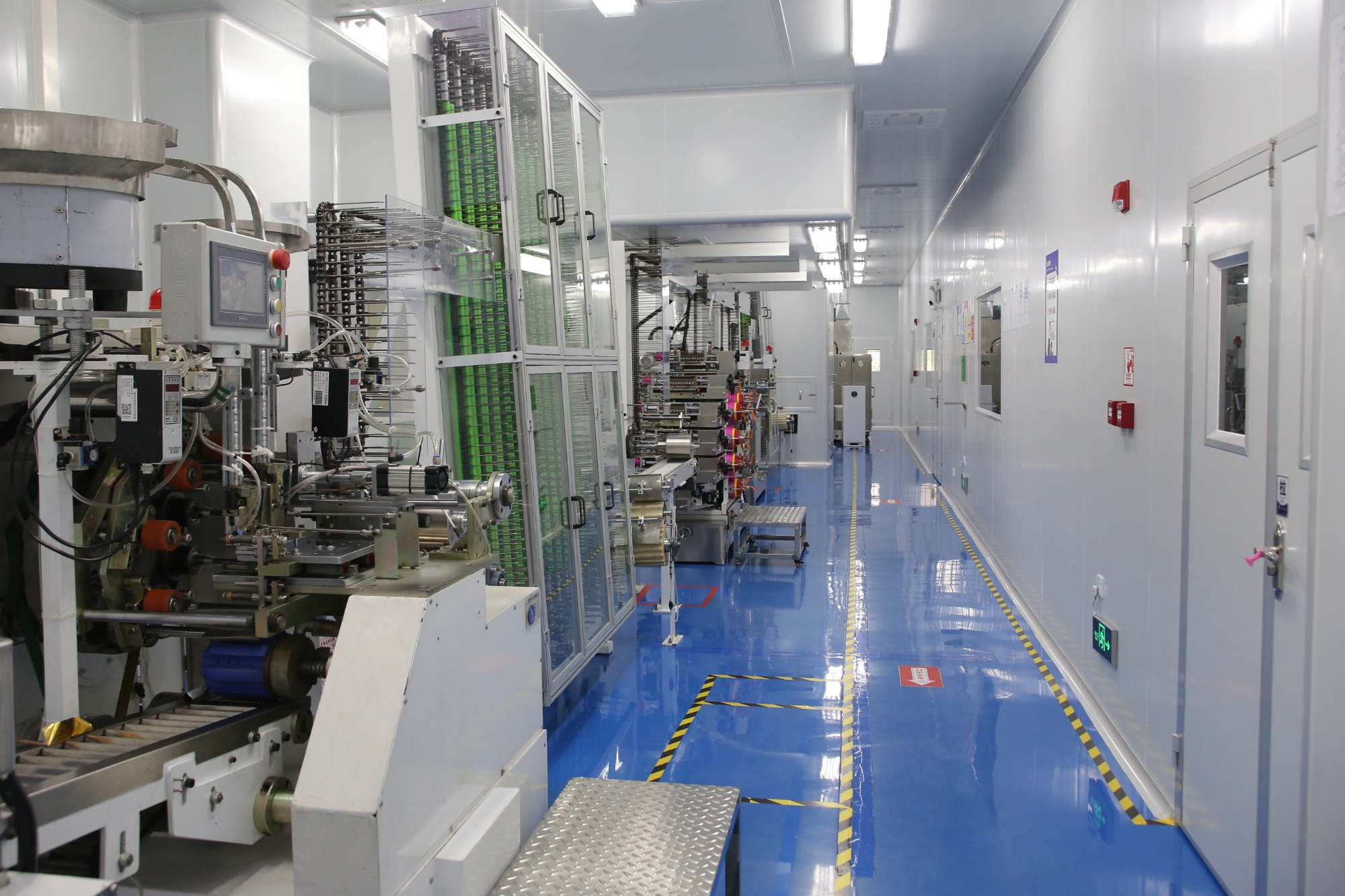 Pharmaceutical Tube Production in Cleanroom